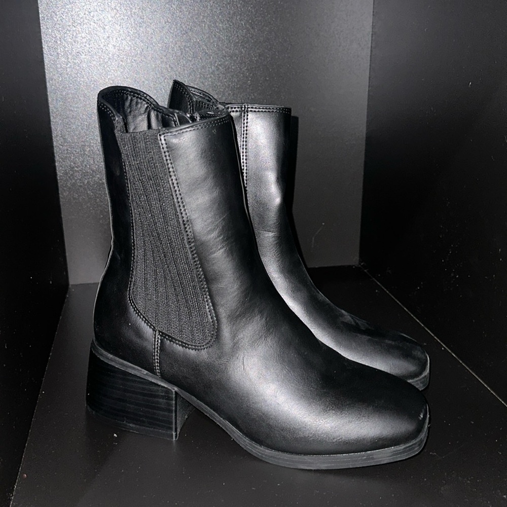 NEW BLACK ANKLE BOOTIES SIZE 9